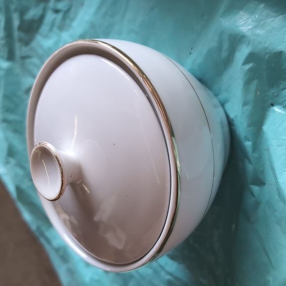 Sonnet by Fine Chine of Japan 8 Bread & Butter Plate and Creamer and Sugar Bowl - Picture 3 of 6